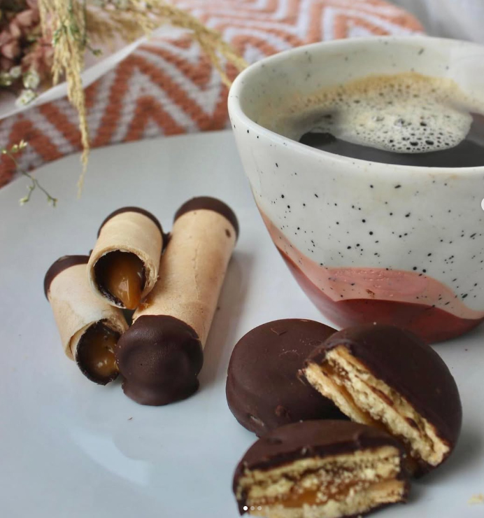 -Barquillos rellenos con chocolate y manjar de coco 💕